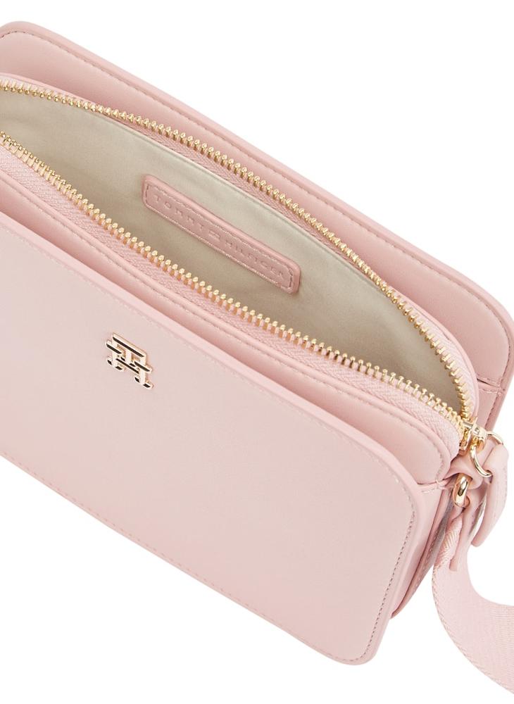 buy-tommy-hilfiger-logotape-camera-bag_ib7