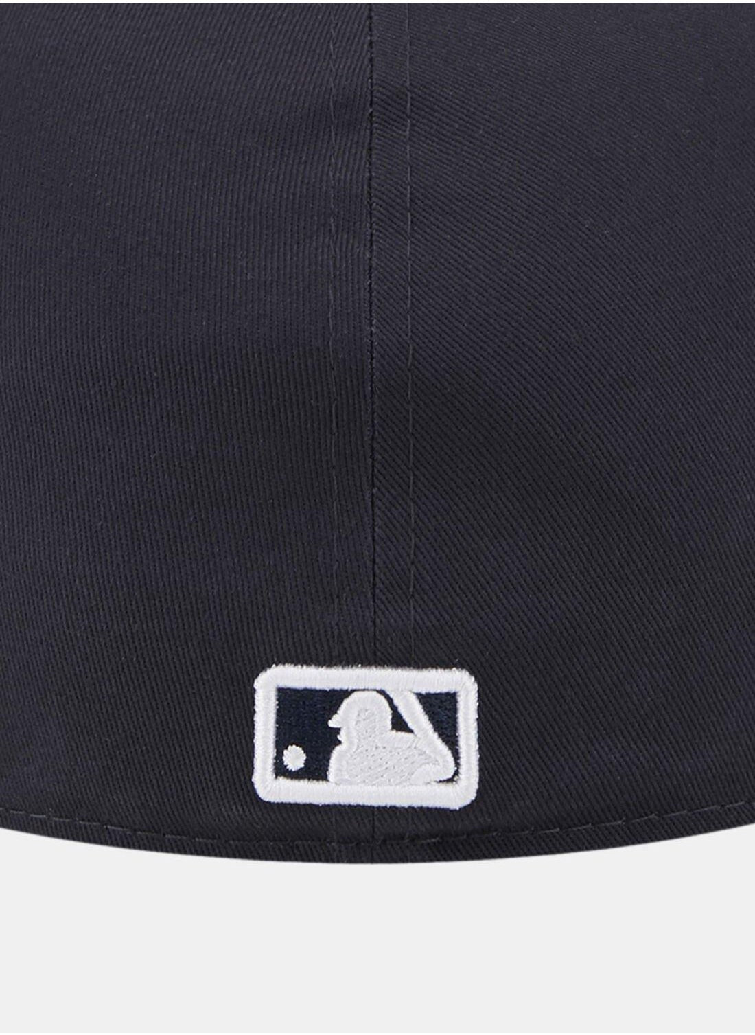 buy-new-era-men-s-team-outline-59fifty-new-york-yankees-cap_lyl