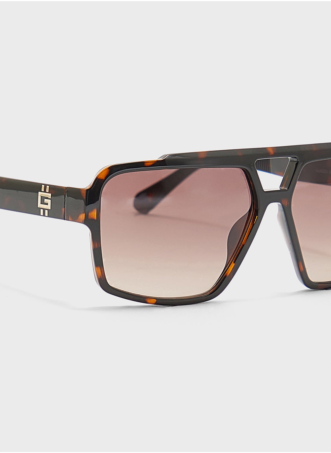 buy-guess-gu0022352f61-wayfarers-sunglasses_h04