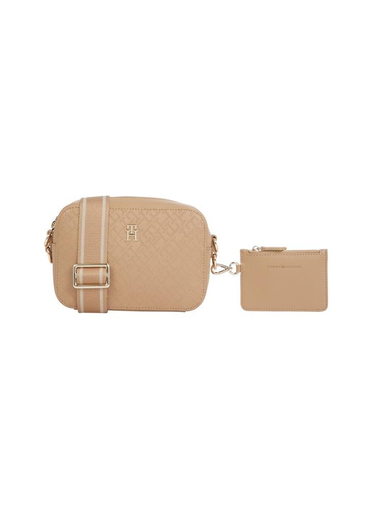 buy-tommy-hilfiger-camera-bag_v1a