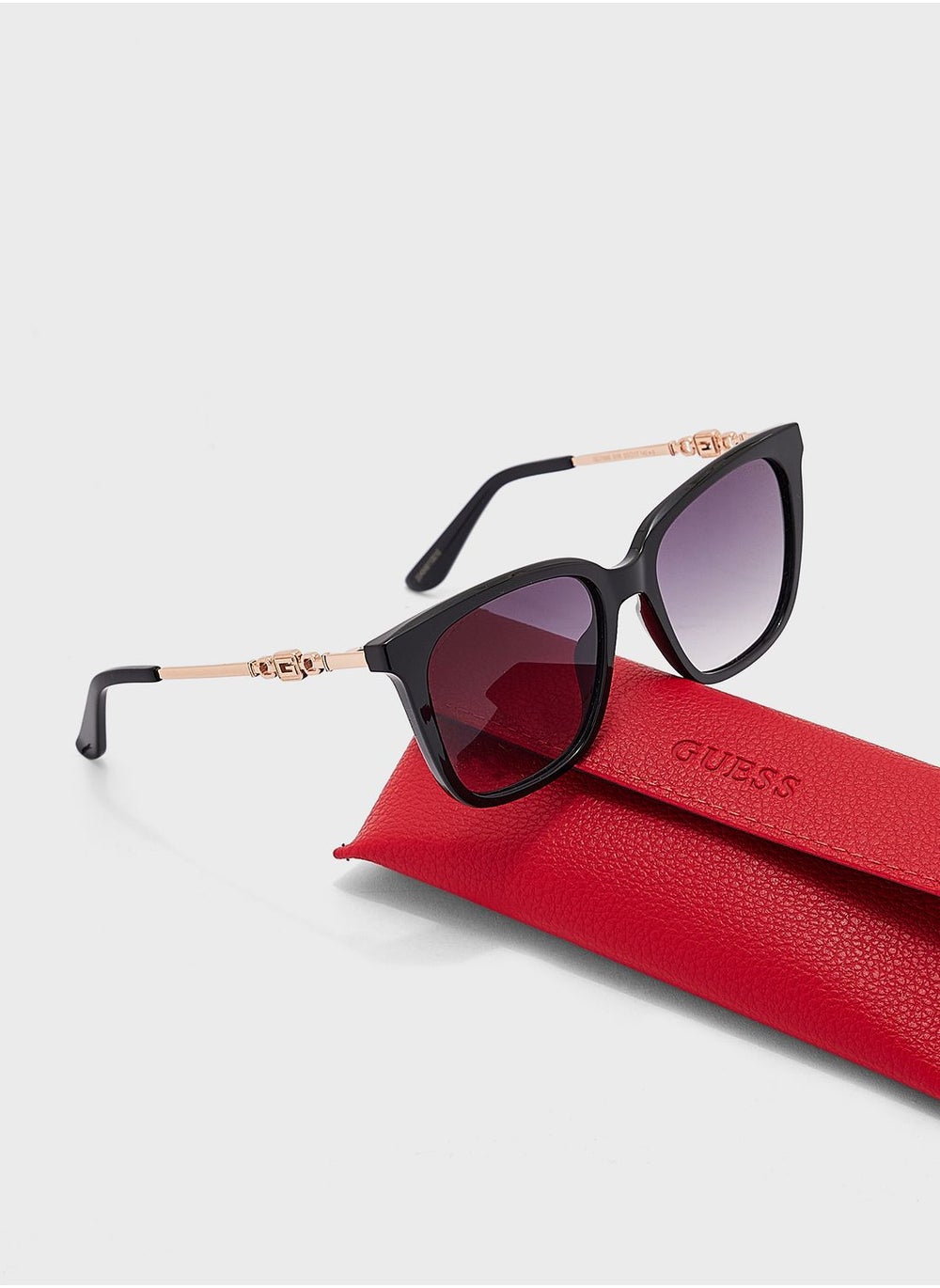 buy-guess-injected-shaped-sunglasses_xt0