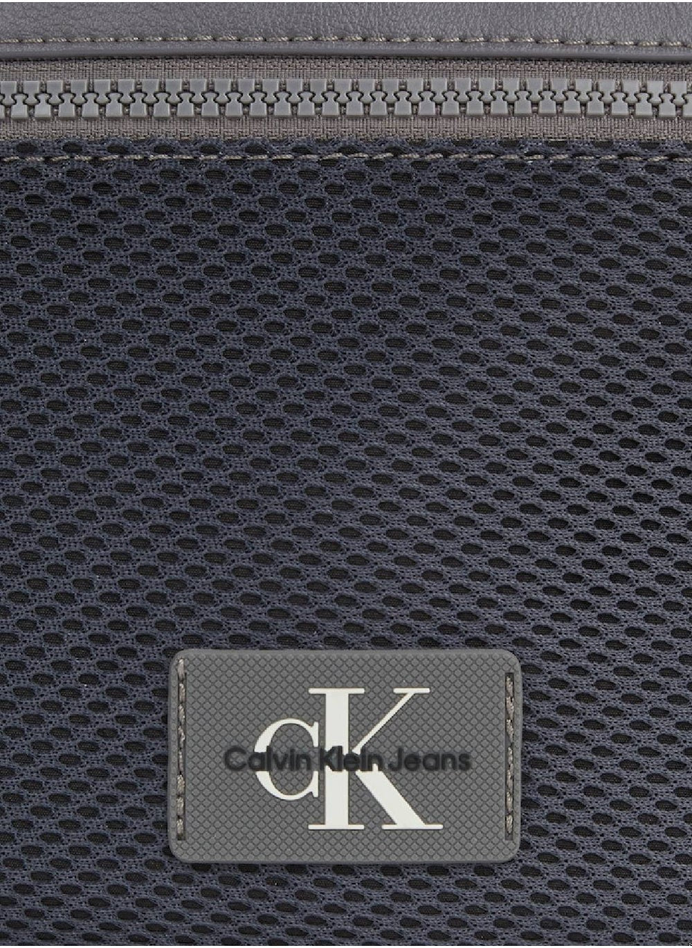 buy-calvin-klein-jeans-square-crossbody-bag_r54