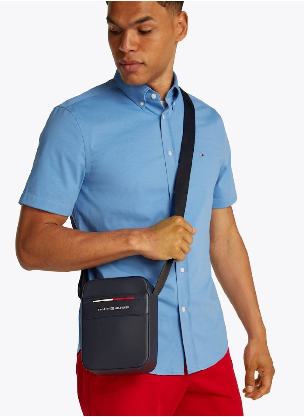 buy-tommy-hilfiger-signature-crossbody-reporter-bag_oes