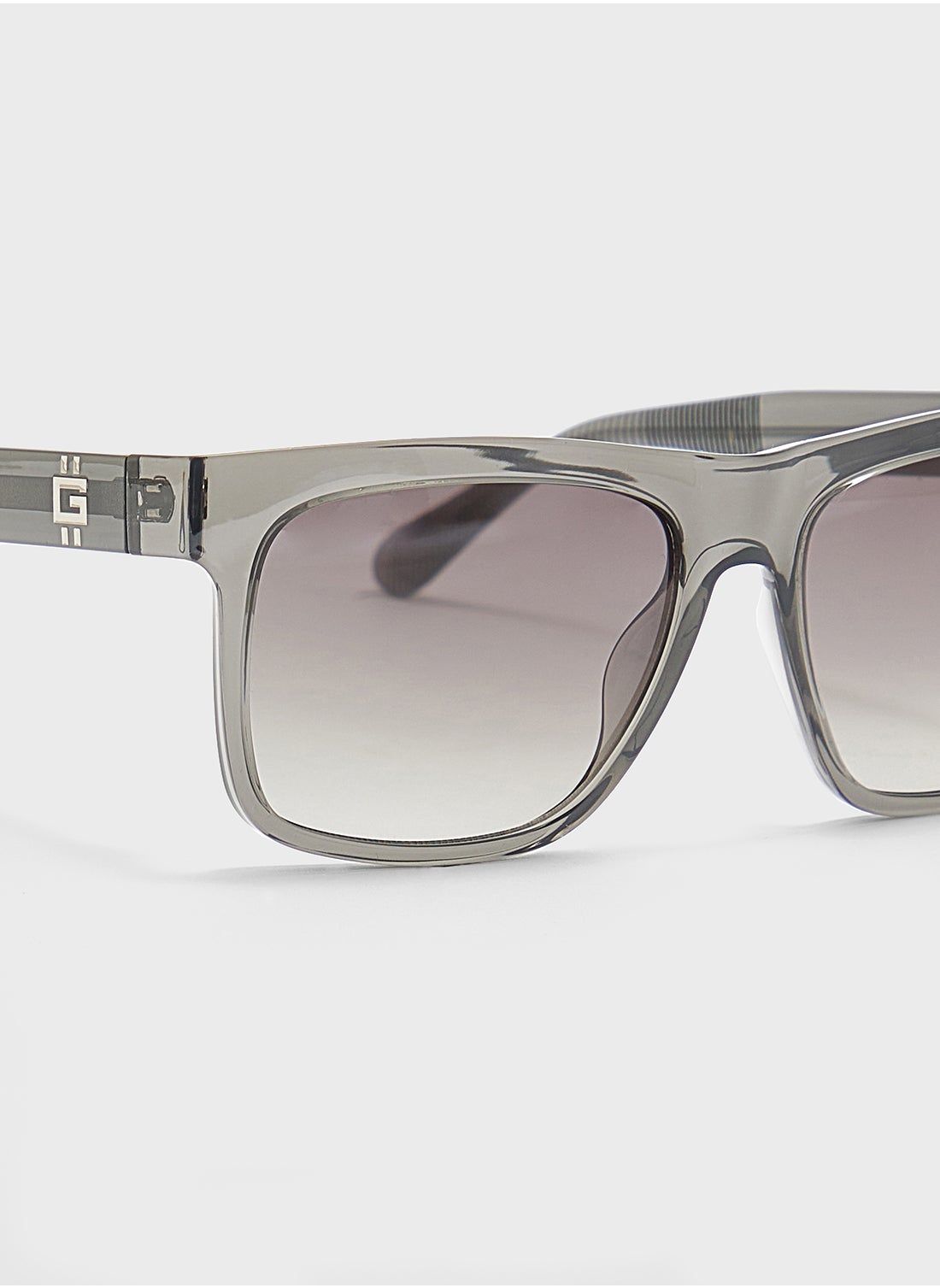 buy-guess-gu0022220b57-wayfarers-sunglasse_8pv