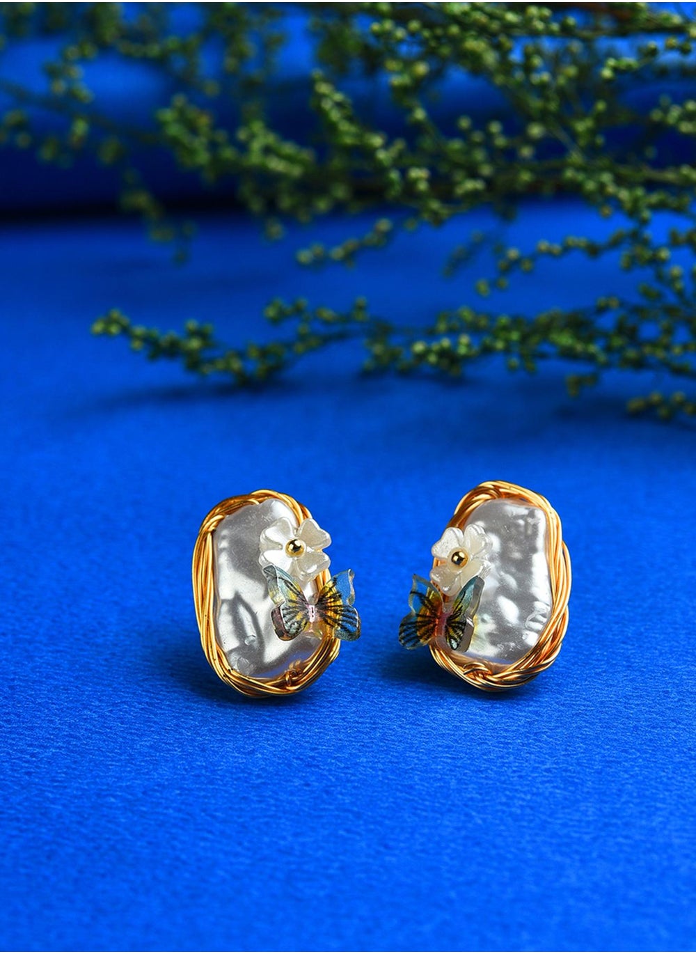 buy-sohi-butterfly-shaped-stud-earring_lf7