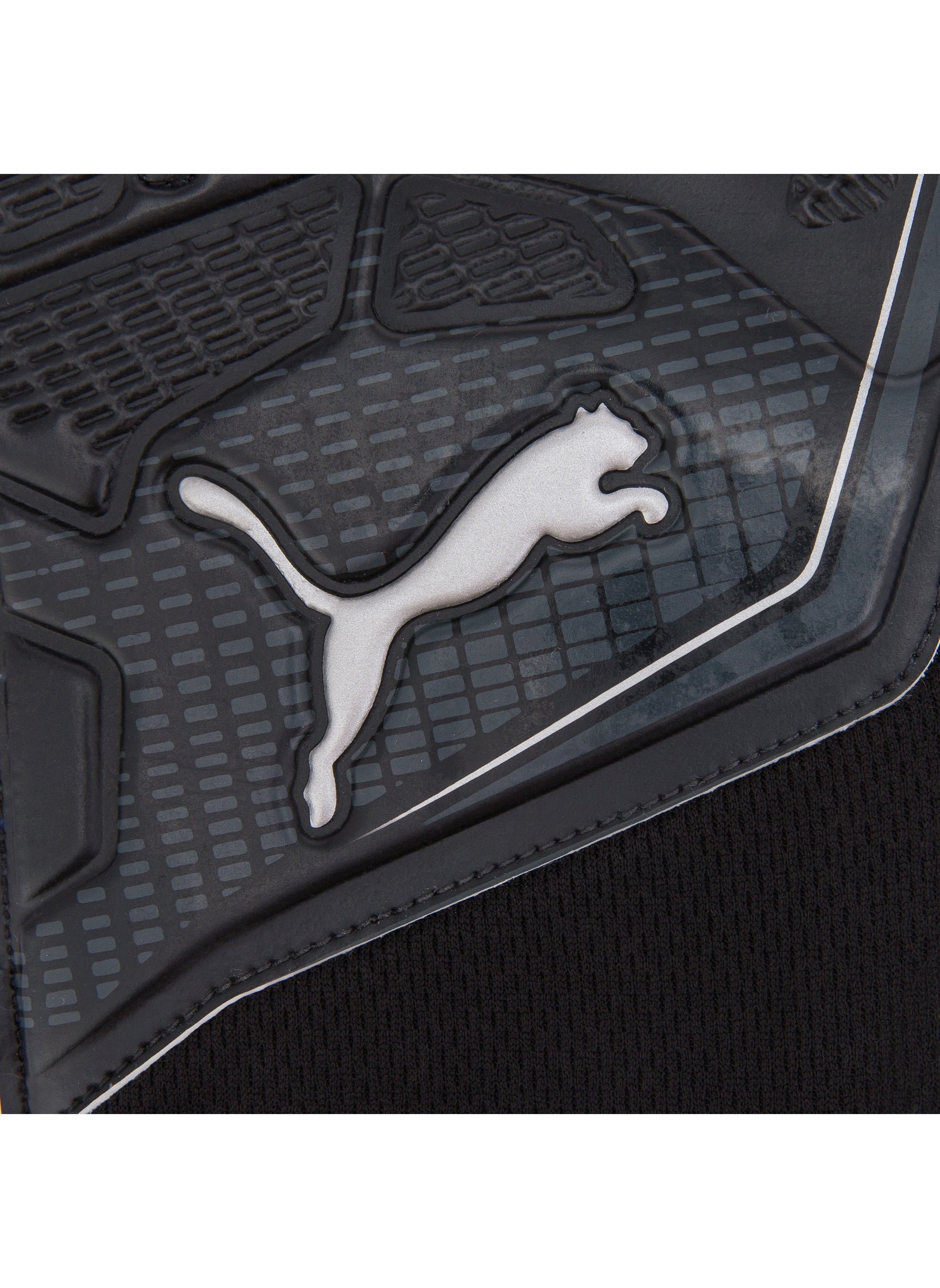 buy-puma-men-s-ultra-play-football-goalkeeper-gloves_tva