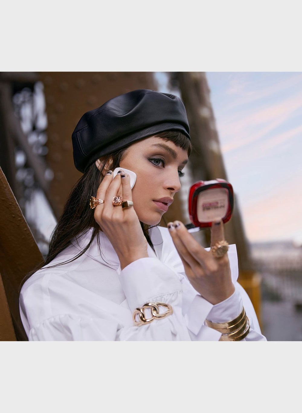 buy-l-oreal-infallible-24hr-freshwear-powder-foundation-120-warm-vanilla_ft1