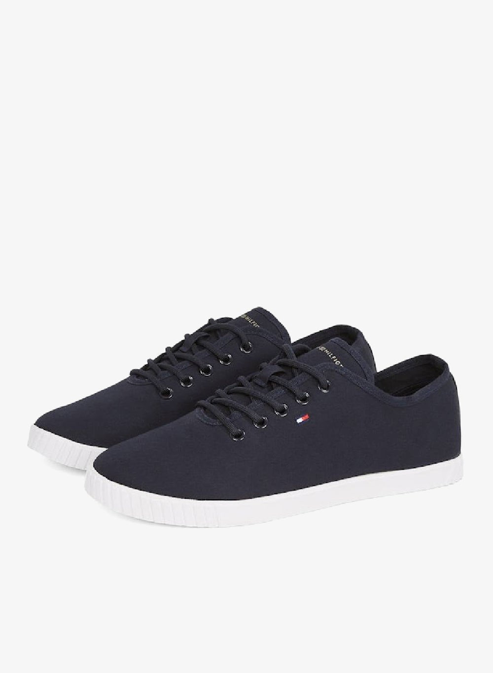 buy-tommy-hilfiger-canvas-lace-up-sneakers_cbd