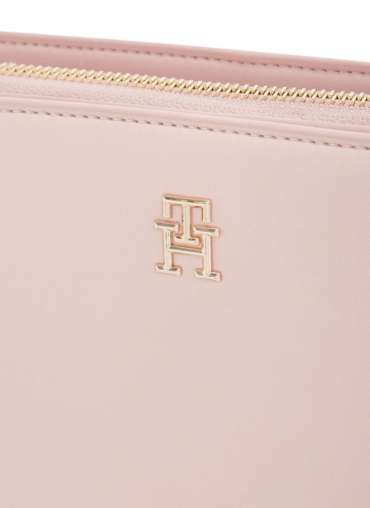 buy-tommy-hilfiger-logotape-camera-bag_pnd