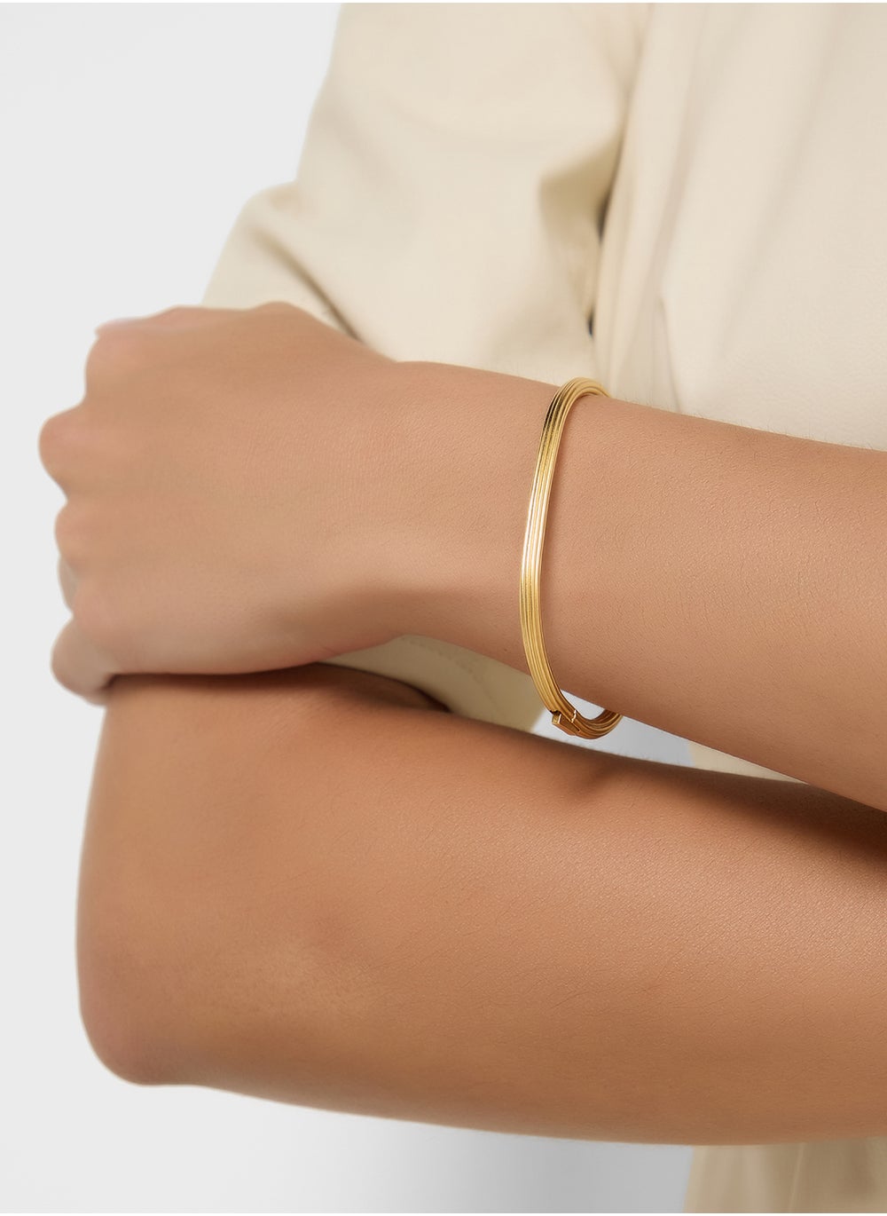 buy-reiss-claudia-contour-hinged-cuff_ext