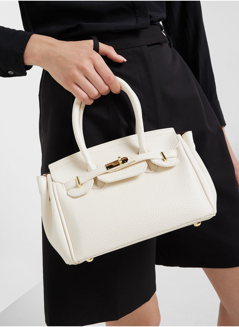 buy-ella-chain-detail-strap-crossbody_q6m