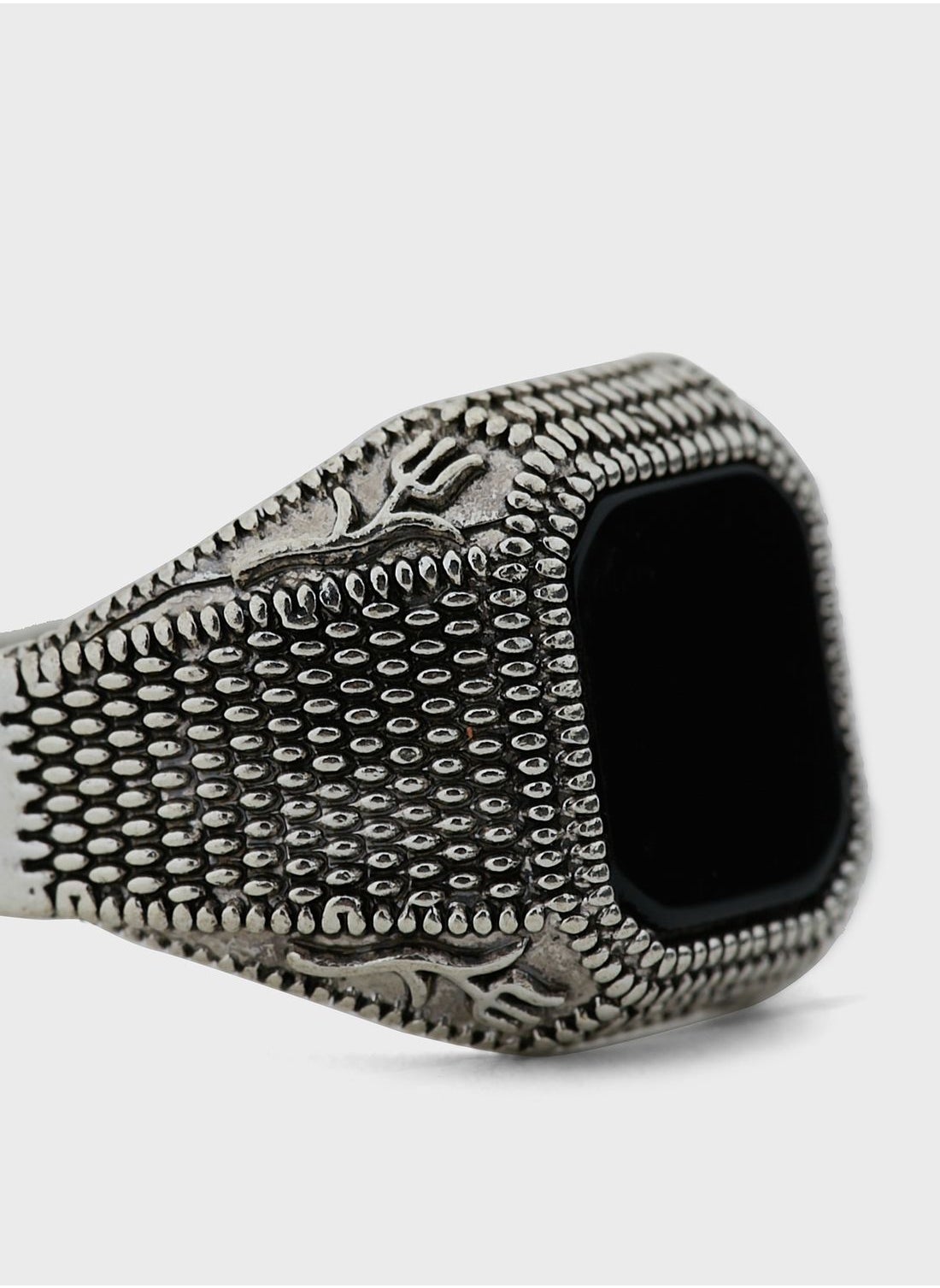 buy-seventy-five-signet-ring_dgr