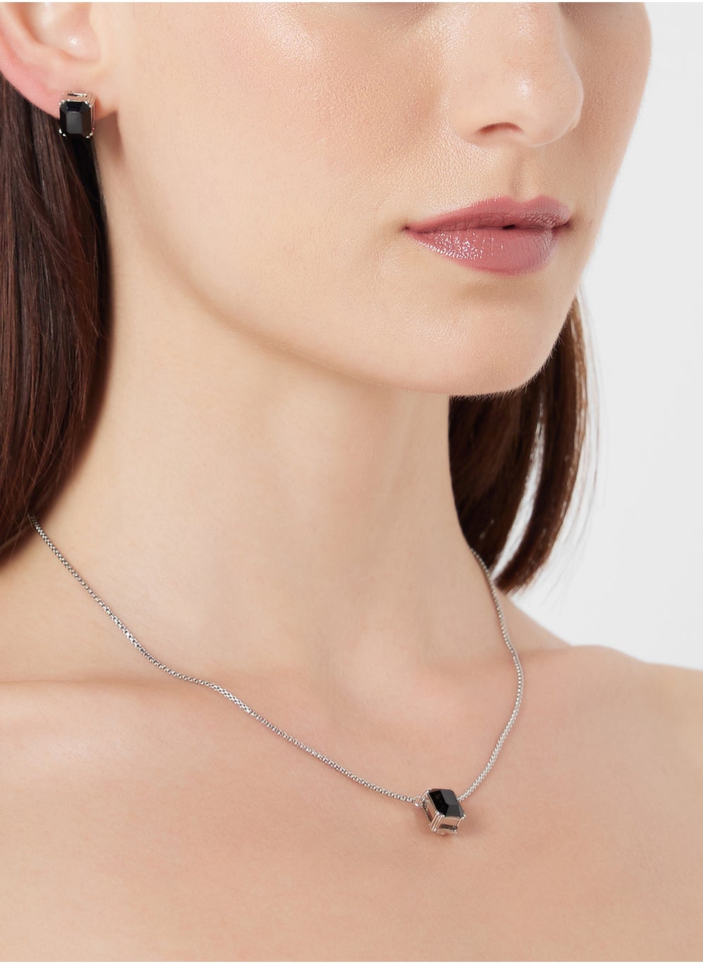 buy-ella-stone-pendant-necklace-stud-earring-set_iqg