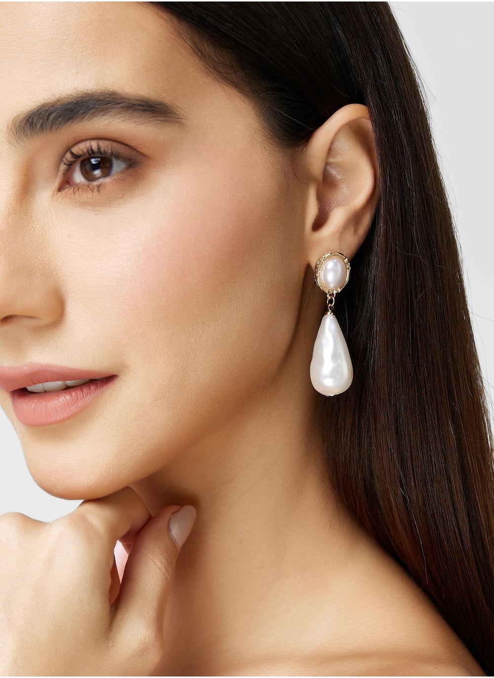 buy-ella-limited-edition-by-namshi-pearl-drop-earrings_cxn