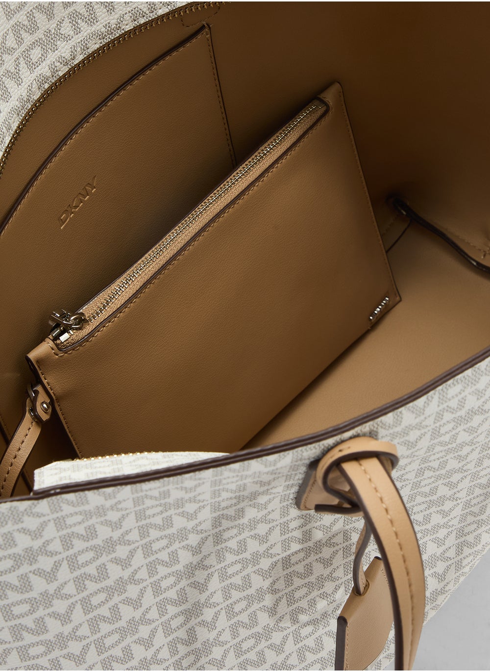 buy-dkny-logo-saige-tote_9xp