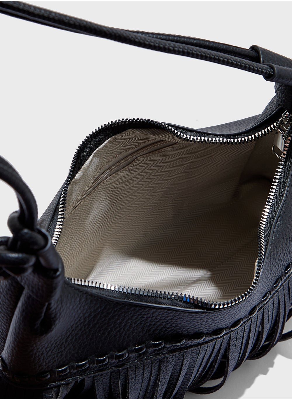 buy-ginger-tassel-detail-shoulder-bag_bon