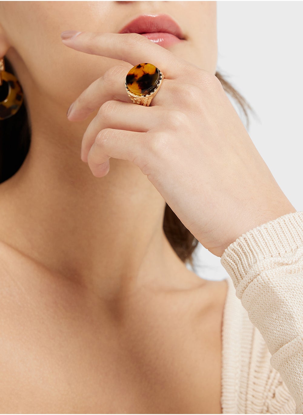 buy-ella-signet-ring_tho