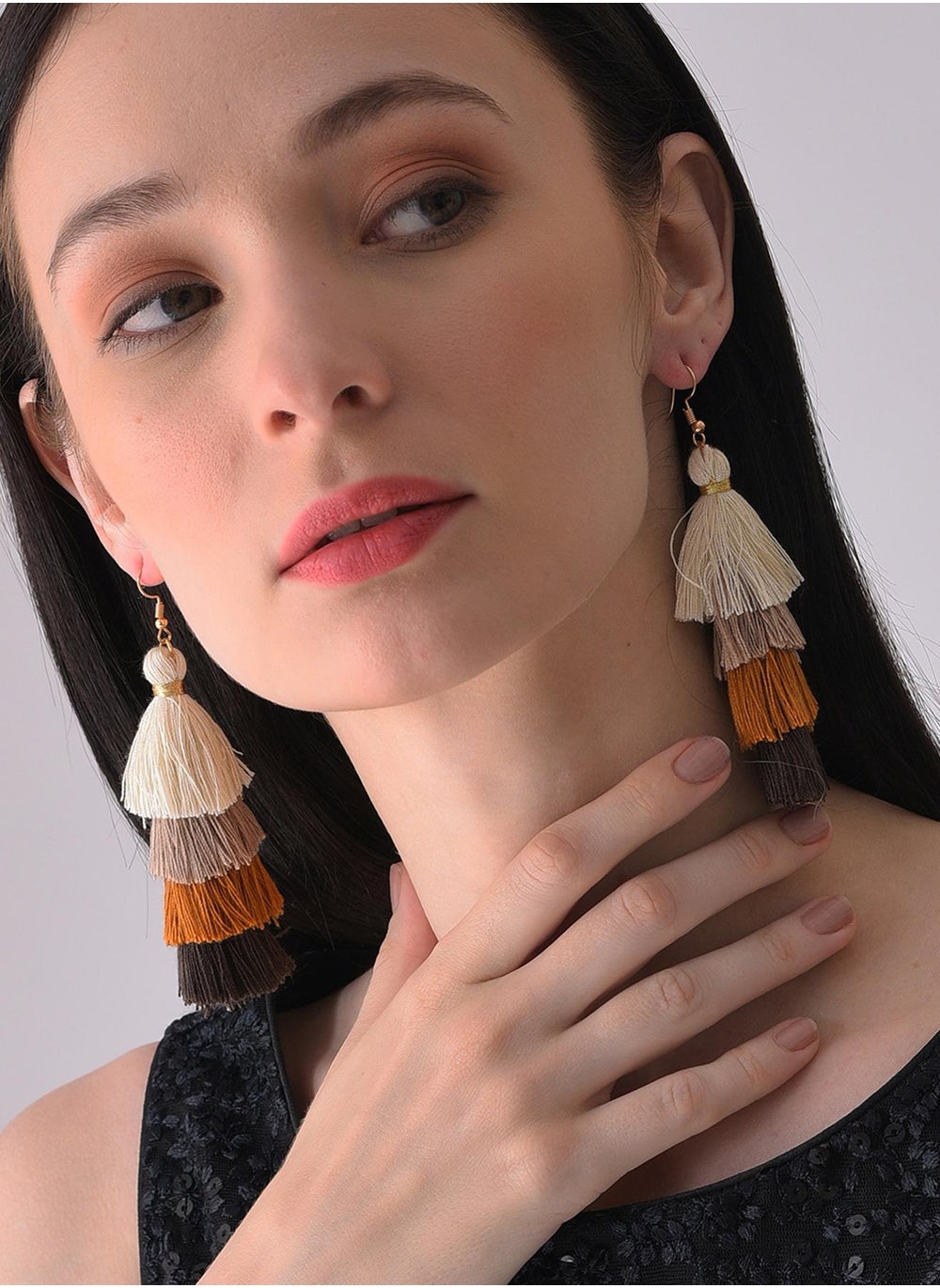 buy-sohi-block-tassel-drop-earrings_dew